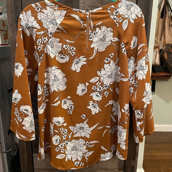 ❗️Burnt orange blouse - Picture 2 of 3